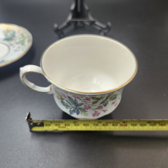 Queen Anne Bone China Tea cup and saucer - Picture 11 of 12